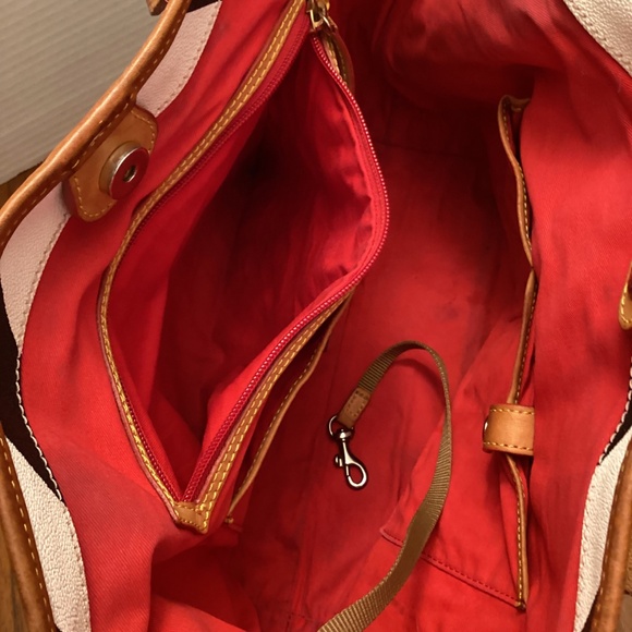 Dooney & Bourke Black and White Zigzag Shoulder Bag - Picture 4 of 16